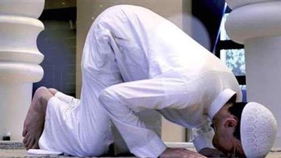 كيف يُصلي من فاته ركعتان مع الإمام في صلاة العشاء؟.. دار الإفتاء تجيب