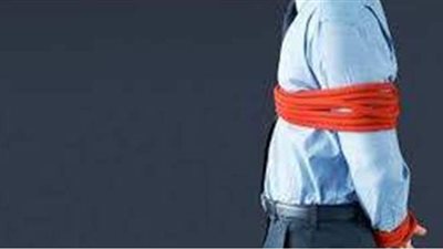 تفسير رؤية القيد بالسلاسل في المنام وعلاقته بالعراقيل والأزمات المادية