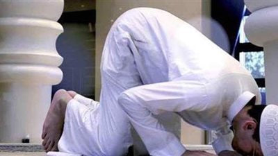 كيف يصلي من فاتته ركعتان مع الإمام في صلاة العشاء؟.. دار الإفتاء تجيب