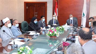 محافظ سوهاج يترأس اجتماع المجلس الإقليمي للسكان