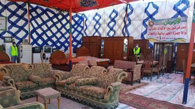 توزيع أثاث وأدوات كهربائية على 150 أسرة 