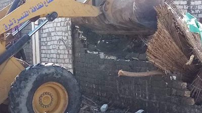 حملة لإزالة الإشغالات على أراضي القنطرة بالإسماعيلية | صور