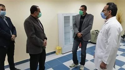 محافظ شمال سيناء يتابع التجهيزات الخاصة بالدفعة الأولى من لقاح كورونا