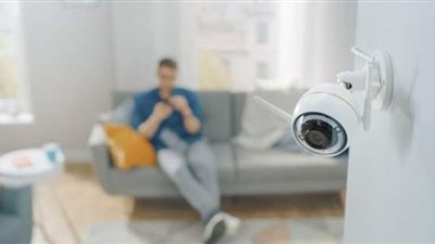 احذر كاميرات المراقبة.. فني يعترف: 