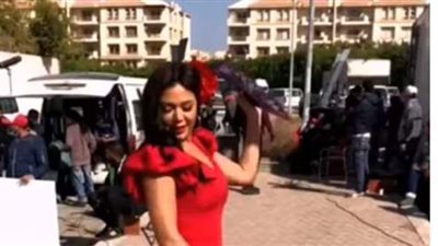 وصلة رقص لرانيا يوسف من كواليس 