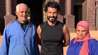 خالد النبوي مع عمال نظافة 