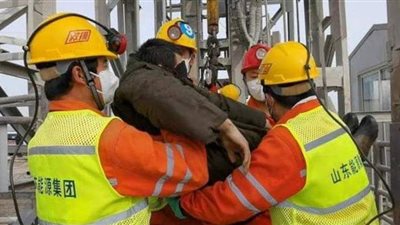 بعد 14 يوما تحت الأرض.. إخراج 11 عاملا من منجم في الصين