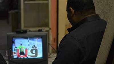 رغم برودة الطقس.. الفلاحون يتابعون مباريات منتخب اليد بالشوارع