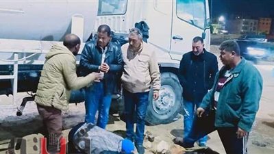 إصلاح خط المياه الرئيسي المغذي لمدينة القنطرة شرق بالإسماعيلية | صور