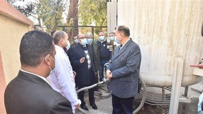 محافظ أسيوط يتفقد شبكات الأكسجين وتوافر الأدوية بمستشفى الصدر | فيديو