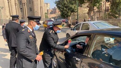 بمناسبة عيد الشرطة.. أمن القاهرة يوزع الهدايا بالأقسام ووحدات التراخيص