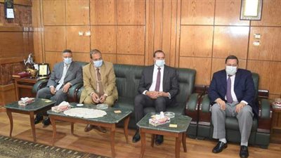 رئيس جامعة سوهاج يهنئ مدير الأمن بعيد الشرطة