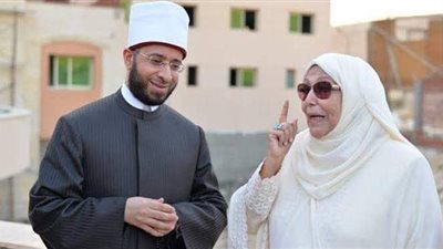 سر تقدم أسامة الأزهري صلاة الجنازة على عبلة الكحلاوي