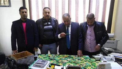 ضبط ١٠٠٠ بطاقة تموينية بحوزة صاحب مخبز في أسيوط