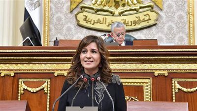 نبيلة مكرم تستعرض مشروع  قانون تنظيم الهجرة أمام البرلمان