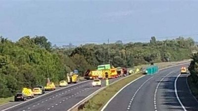 مصرع رضيع وإصابة والدته في حادث تصادم مأساوي في إنجلترا