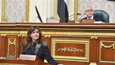 وزيرة الهجرة: 