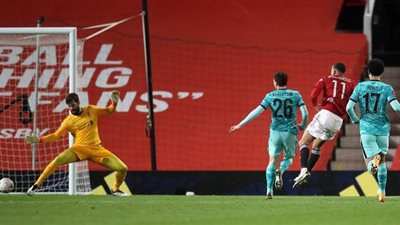 محمد صلاح يسجل.. تعادل مانشستر يونايتد وليفربول 1/1 في الشوط الأول