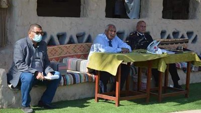 محافظ الوادي الجديد يناقش خطة تطوير الفرافرة ضمن 