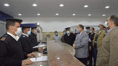 محافظ أسيوط يزور مراكز الشرطة لتقديم التهنئة بعيدهم الـ69