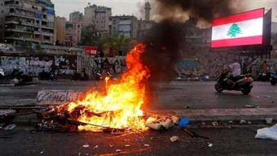 إصابة 30 شخصًا في مواجهات بين الأمن ومحتجين بطرابلس اللبنانية | فيديو