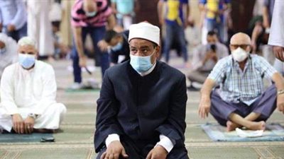 هل تؤثر الكمامة على صحة الصلاة؟.. أزهري يجيب | فيديو