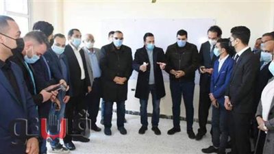 محافظ الشرقية يتفقد مدرسة الطيار أبو هاشم الابتدائية بفاقوس