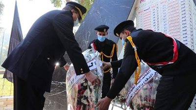 محافظ سوهاج يضع إكليل الزهور على النصب التذكاري لشهداء الشرطة