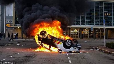 رئيس بلدية هولندا يحذر من انحدار البلاد نحو حرب أهلية بسبب كورونا