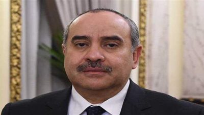 وزير الطيران يهنئ العاملين بعيدهم.. واليوبيل الذهبي لإنشاء الوزارة