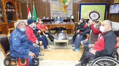 محافظ المنوفية يلتقي وفدا من ذوي الهمم لبحث مطالبهم | صور