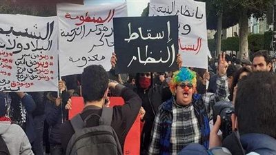 تونس على حافة الهاوية.. دولة 