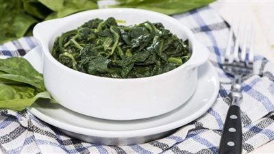 كنز معادن وفيتامينات.. 10 فوائد صحية مذهلة تجعلك تتناول السبانخ بانتظام