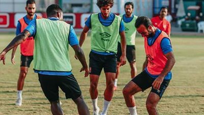 موسيماني يجتمع مع لاعبي الأهلي لتصحيح أخطاء موقعة بيراميدز