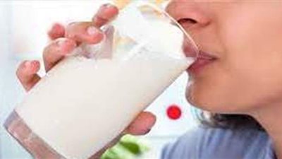 تفسير حلم شرب الحليب في المنام وعلاقته بالسفر