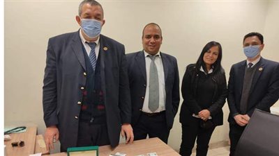 إحباط محاولة راكب تهريب حشيش داخل أكياس بن بمطار القاهرة