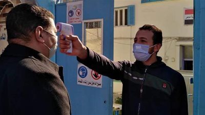 توزيع ٤آلاف قناع واقي و٢٠٠ ألف كمامة على العاملين بمياه أسيوط