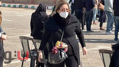 نهال عنبر تشارك في جنازة والد تامر شلتوت.. صور