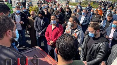 لحظة تشييع جثمان والد تامر شلتوت من مسجد الشرطة |فيديو وصور