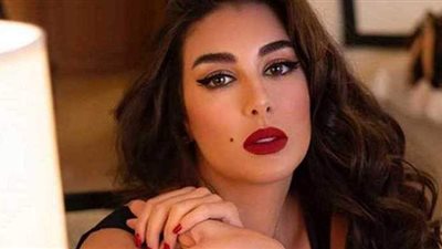 في برج القاهرة أم اليخت.. صورة ياسمين صبري تثير جدلًا بين النشطاء