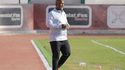 موسيماني يحاضر اللاعبين قبل مران الأهلي