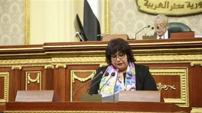 نواب يهاجمون وزيرة الثقافة: 