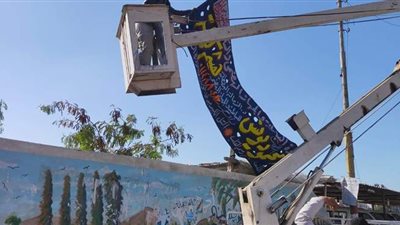 رفع العشرات من إعلانات الشوارع بالتل الكبير في الإسماعيلية