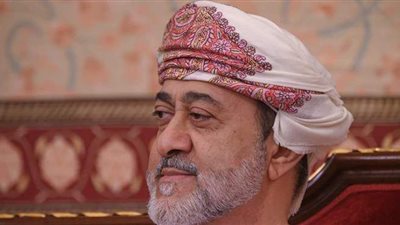 حظر المناسبات وتعليق الأنشطة الرياضية وإرجاء التعليم المباشر في عمان