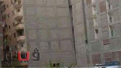 لجنة لمعاينة عقار سكني مائل في طنطا