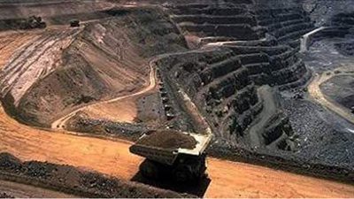 بحيرات وسلاسل جبال ..الصين تحول منجما مهجورا لمدينة ترفيهية | فيديو