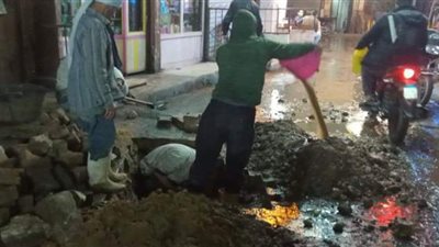 إصلاح ماسورة مياه مدخل أبو حجر بالجيزة |صور