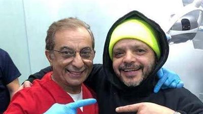 القائمة الكاملة للفنانين المترددين على عيادة طبيب الأسنان المتهم بالتحرش