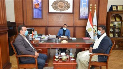محافظ مطروح يناقش تنمية الثروتين الزراعية والحيوانية