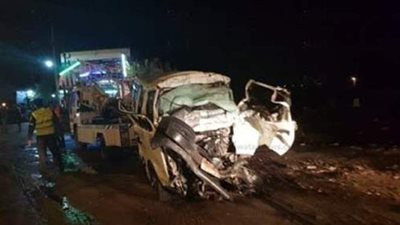 إصابة 14 شخصًا في تصادم ميكروباص بسيارة نقل بالطريق الصحراوي بالمنيا